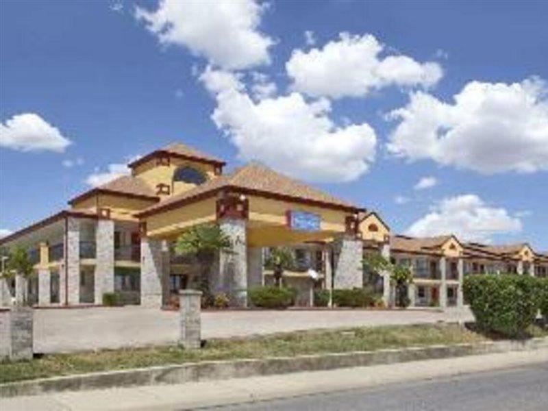 Quality Inn I-10 East Near Frost Bank Center San Antonio Exterior photo