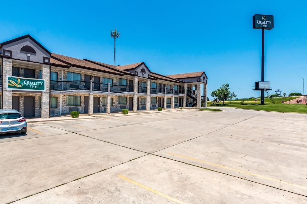 Quality Inn I-10 East Near Frost Bank Center San Antonio Exterior photo