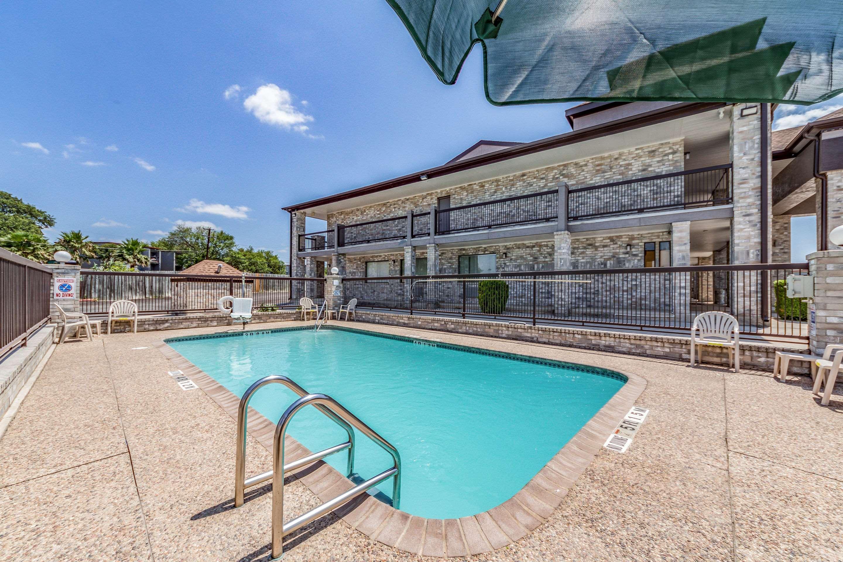 Quality Inn I-10 East Near Frost Bank Center San Antonio Exterior photo