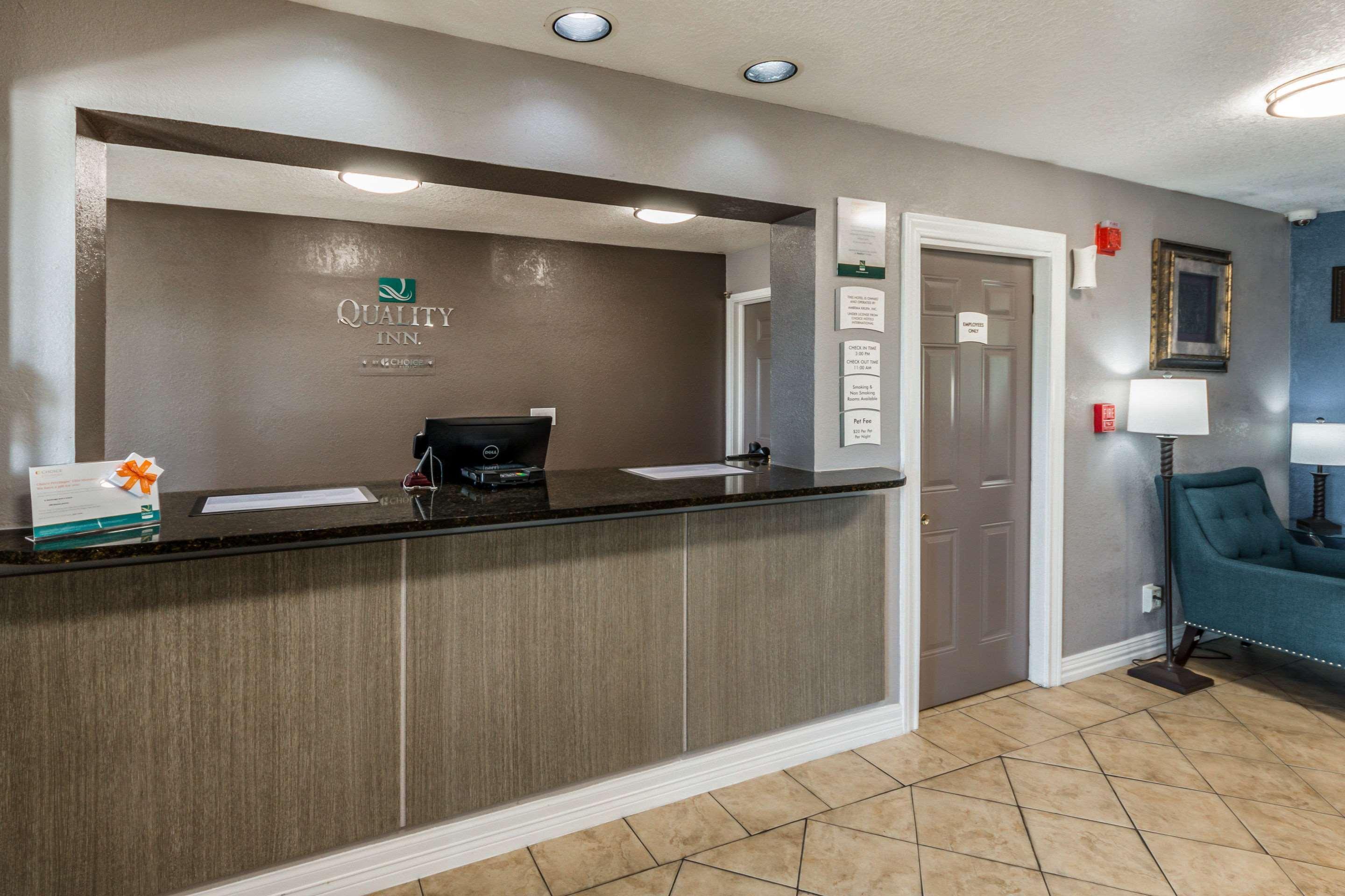 Quality Inn I-10 East Near Frost Bank Center San Antonio Exterior photo