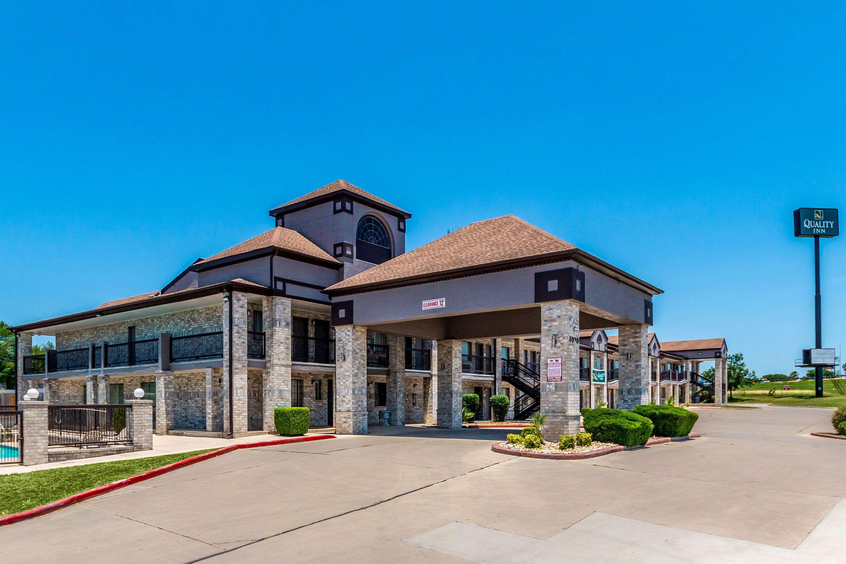 Quality Inn I-10 East Near Frost Bank Center San Antonio Exterior photo
