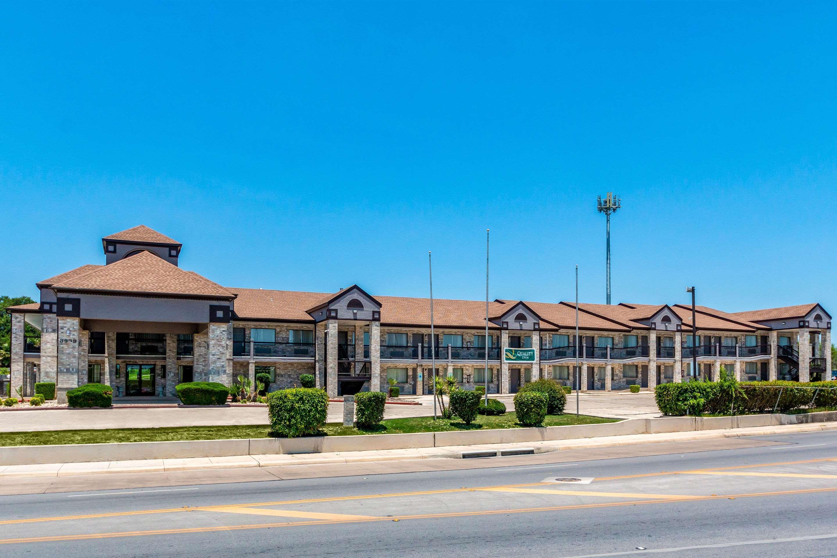 Quality Inn I-10 East Near Frost Bank Center San Antonio Exterior photo