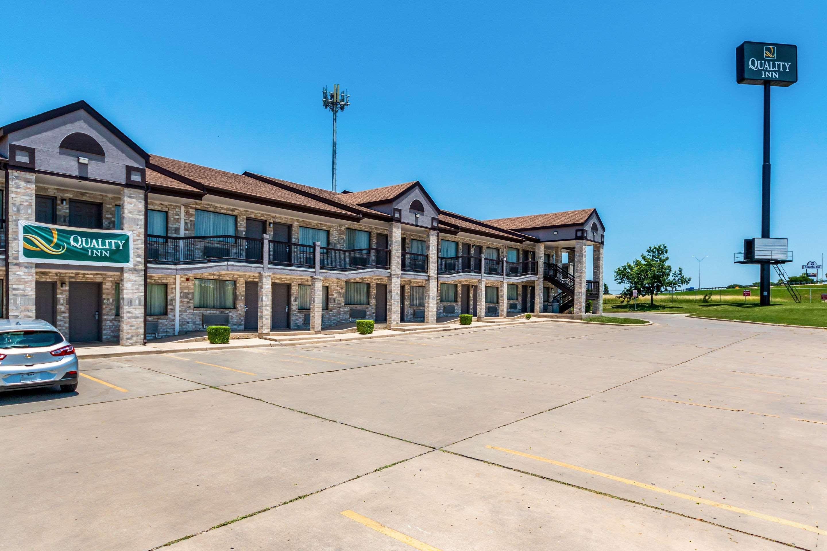 Quality Inn I-10 East Near Frost Bank Center San Antonio Exterior photo